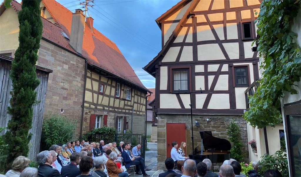 Marina Müllerperth sorgt als Interpretin und Organisatorin erneut dafür, dass der kleine Ort Schmie zum Schauplatz einzigartiger Konzerterlebnisse wird. Foto: Archiv