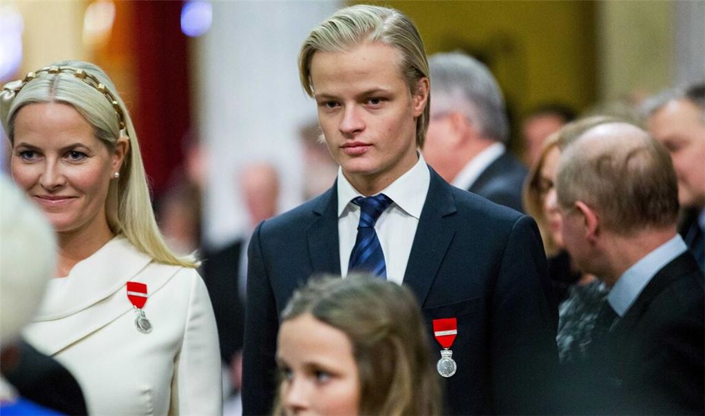 Marius Borg Høiby mit seiner Mutter, der norwegischen Kronprinzessin Mette-Marit