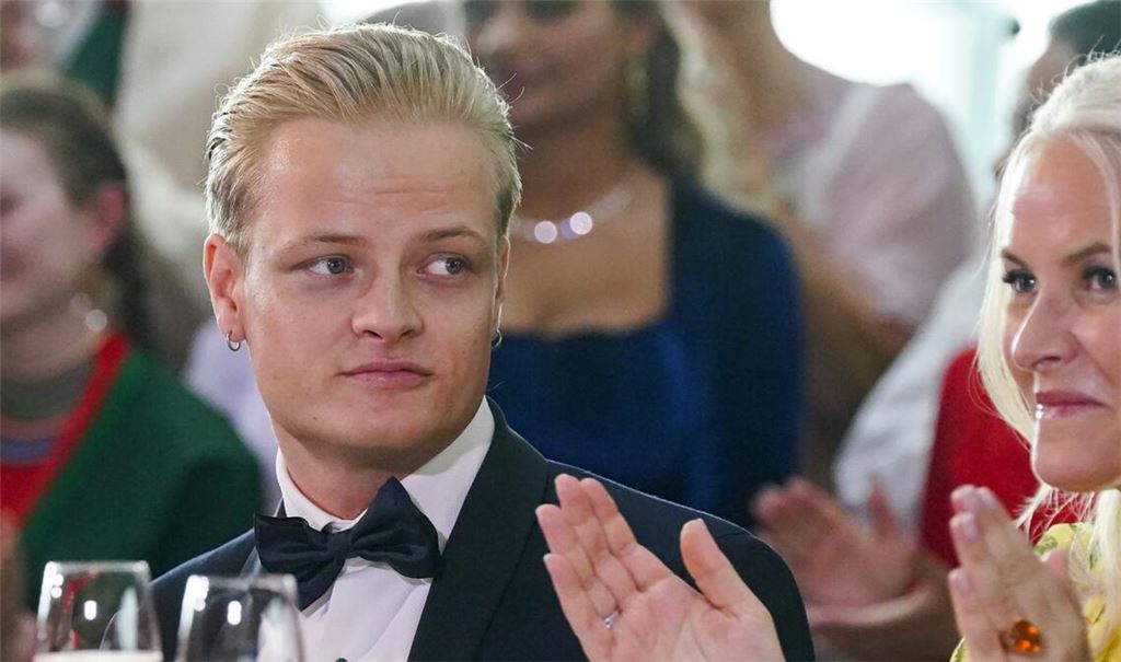 Marius Borg Høiby und die norwegische Kronprinzessin Mette-Marit (Archivbild).