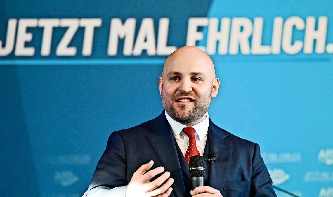 Markus Frohnmaier, der Spitzenkandidat der AfD, weist in einem Interview den Vorwurf der Vetternwirtschaft zurück (Archivfoto).