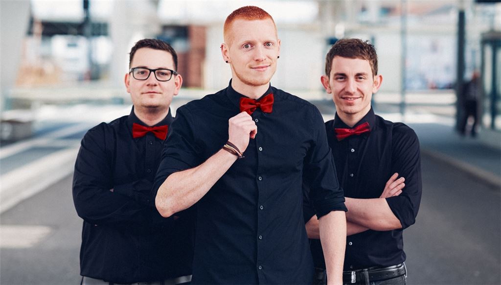 Markus Seibold (v.li.), Fabian Brenneisen und Stefan Seibold von „Nutty as a fruitcake“ freuen sich über die Präsenz im Rundfunk. Foto: privat