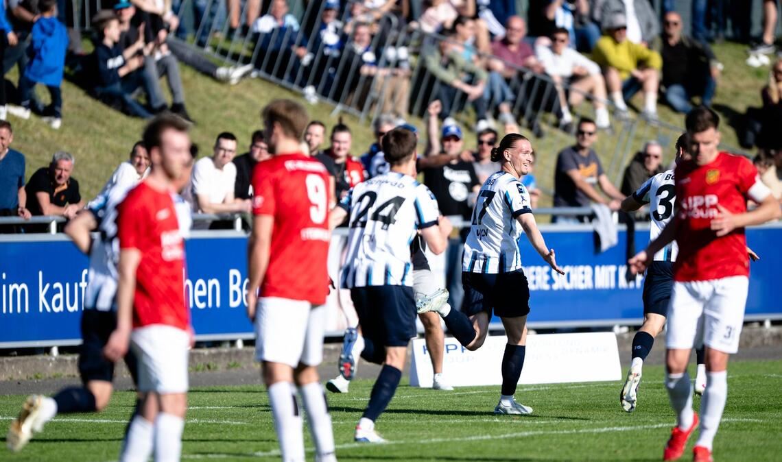Marlon Faß bejubelt eines seiner vier Tore.