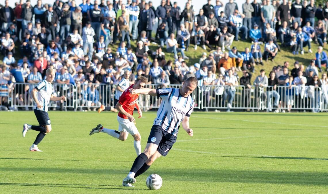 Marlon Faß erzielte vor über 1000 Kickers-Fans in Holzhausen vier Tore.