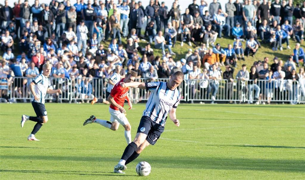 Marlon Faß erzielte vor über 1000 Kickers-Fans in Holzhausen vier Tore.