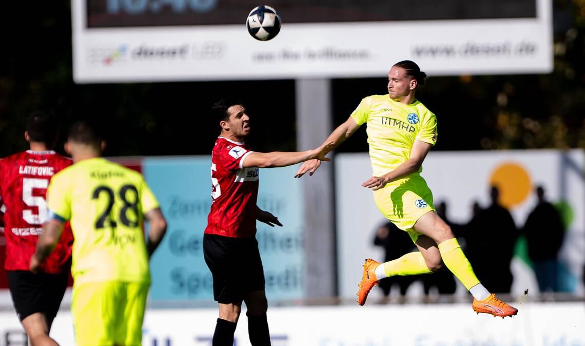 Marlon Faß (re.) erzielte beim 2:0 der Kickers bei der TSG Balingen beide Tore.
