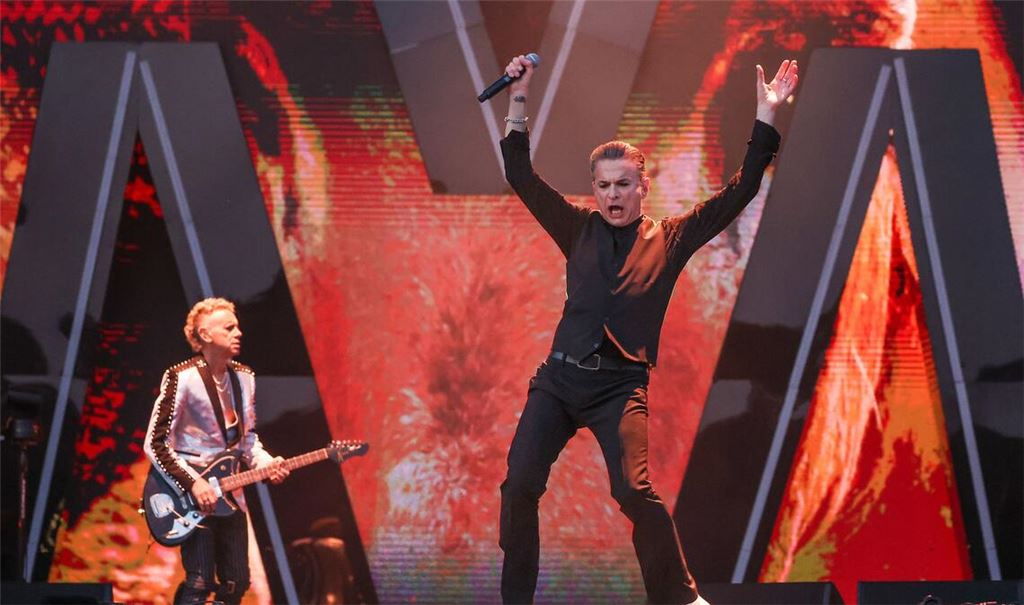 Martin Gore (links) und David Gahan beim Auftakt der Deutschlandtournee von Depeche Mode am Freitag in Leipzig