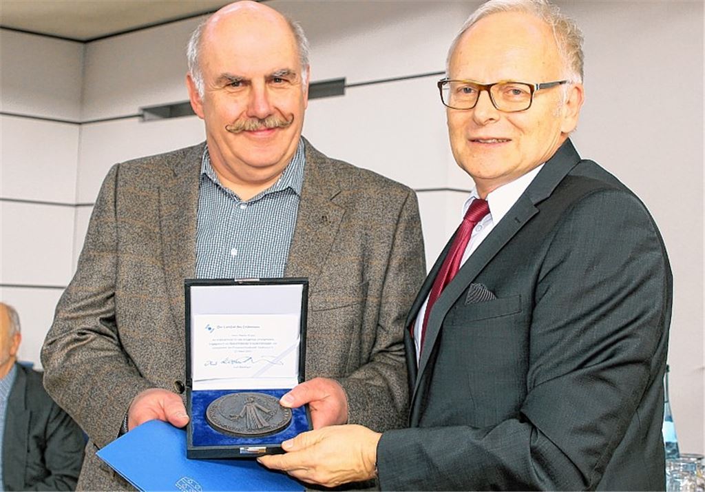 Martin Rühle (li.) und Landrat Karl Röckinger.