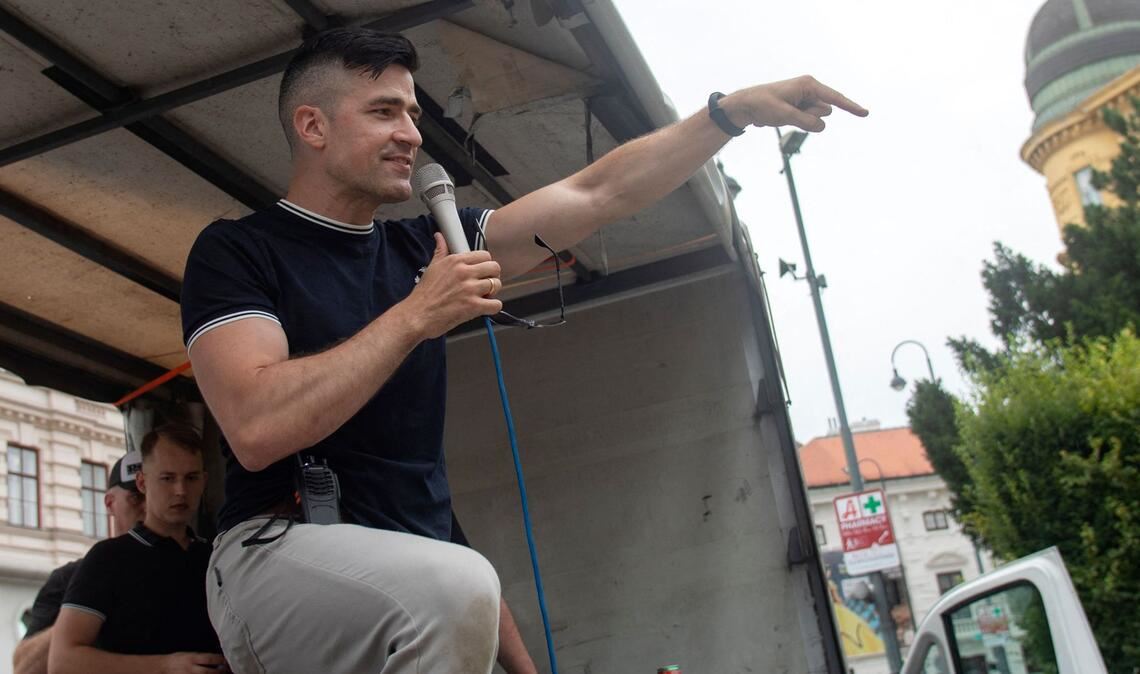 Martin Sellner auf einer Demonstration in Wien, 2024 (Archivbild)