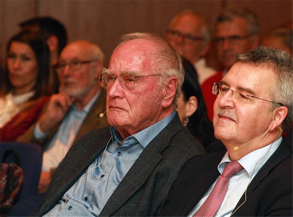 Martin Walser (graues Hemd) bei der Veranstaltung im Kongresszentrum.