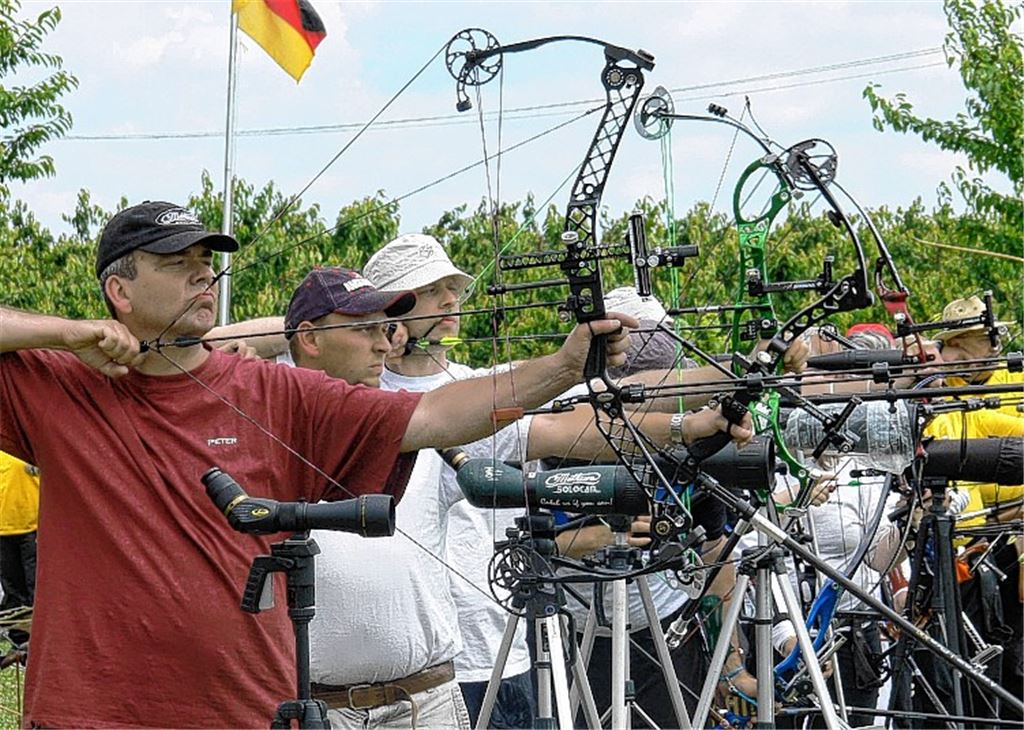 Materialschlacht: Bei den Landesmeisterschaften des Bogensportverbands in Sternenfels ist neben einem guten Auge und einer ruhigen Hand das Sportgerät ein entscheidender Faktor. 