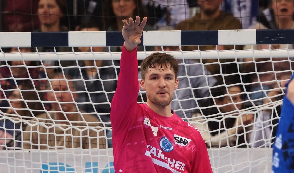 Mateusz Kornecki begann im Tor des TVB Stuttgart.