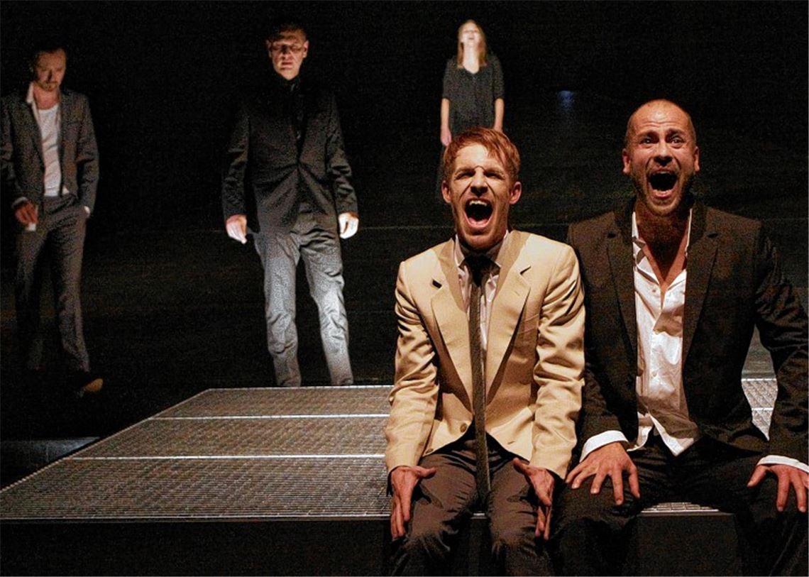 Mathias Reiter (Robespierre), Jens Peter (St. Just), Christine Schaller (Julie), Mario Radosin (Desmoulins) und Jörg Bruckschen (Danton, v.li.).