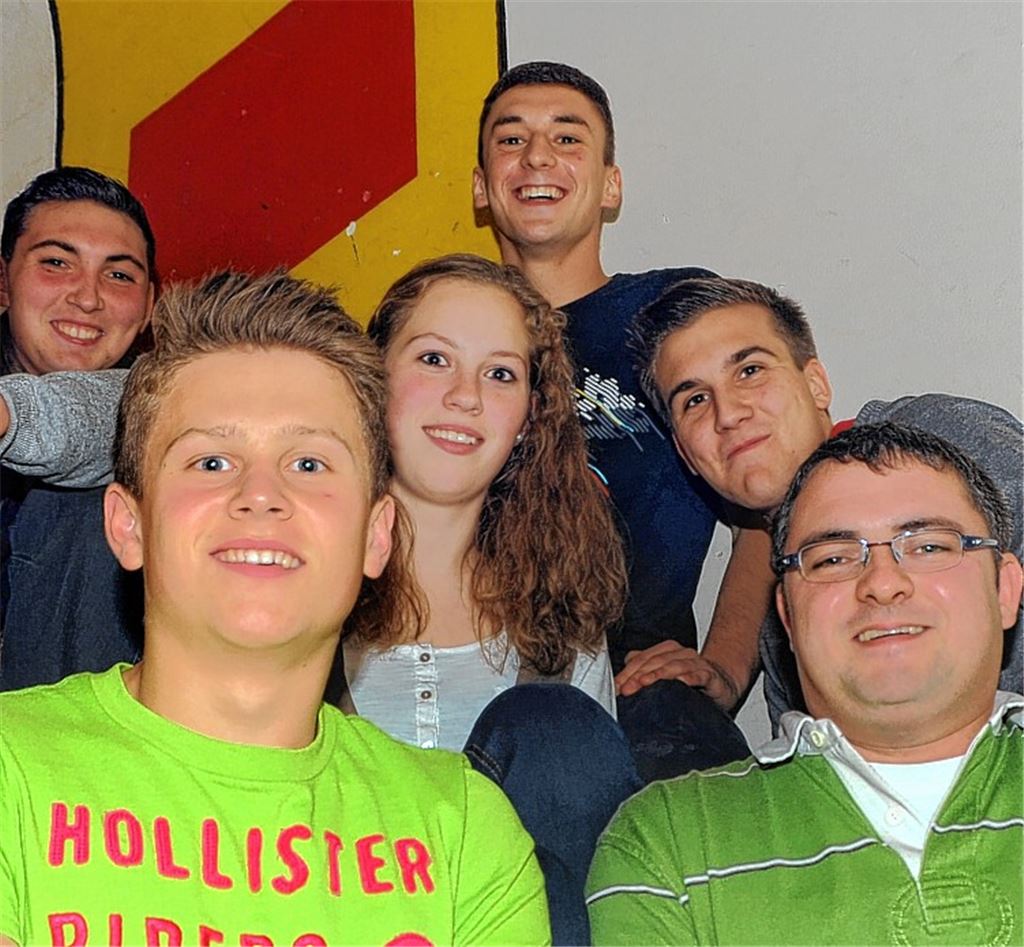 Mathias Türksch, Axel Weidner, Philipp Rank, Nadine Beisser, Johannes Drechsler und Adrian Sieber (v.re.) bilden den neuen Vorstand des Jugendraums Großglattbach.