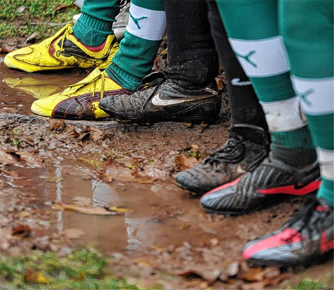Matsch, matschiger, Schlammschlacht: Diejenigen Kicker, die gestern ran mussten, wurden auf eine harte Probe gestellt. 