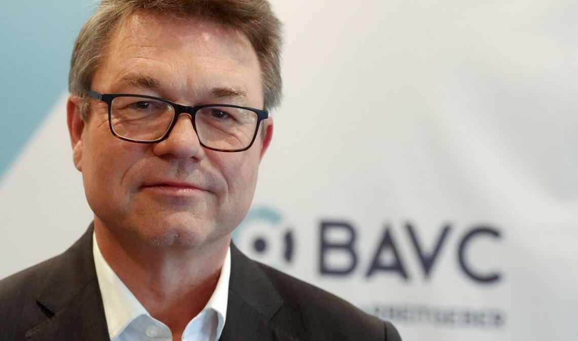Matthias Bürk, Verhandlungsführer beim Arbeitgeberverband BAVC verweist auf die Krise der Chemiebranche (Archivbild)