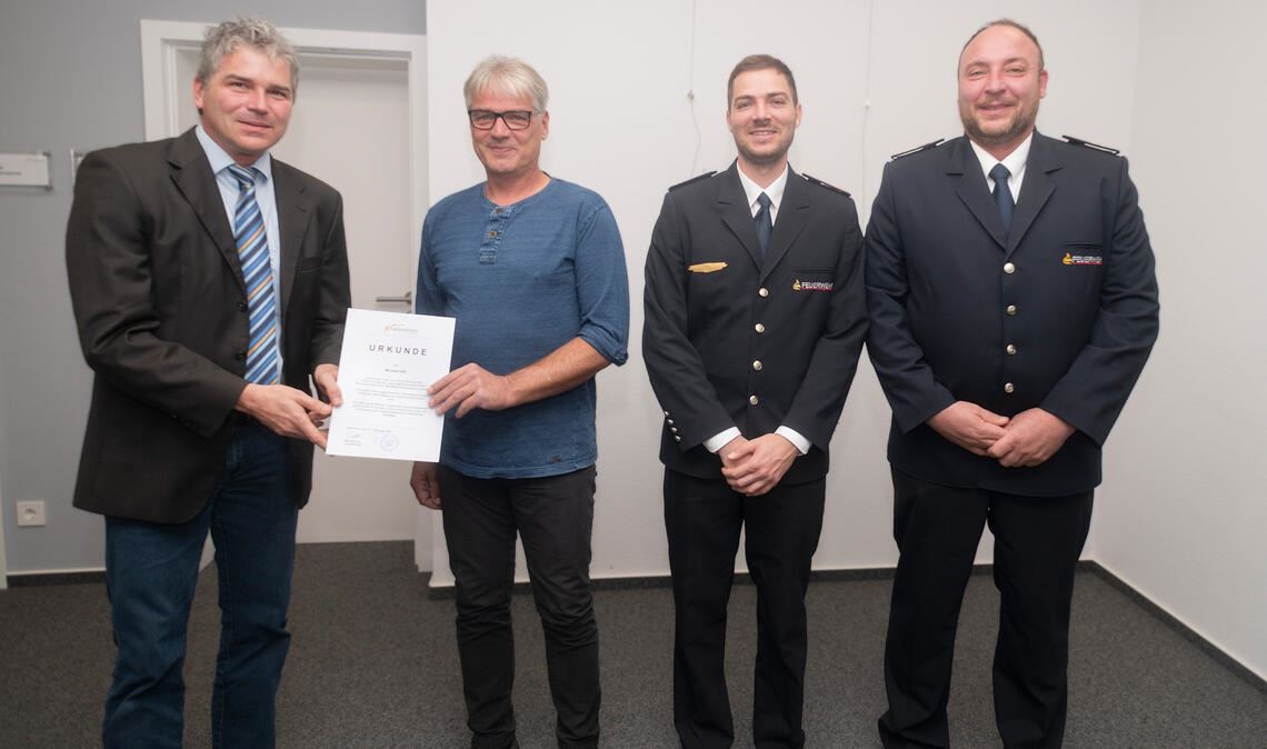 Matthias Enz mit Michael Hilß, Len Hecht und Tobias Feucht (v.li.). Foto: Fotomoment