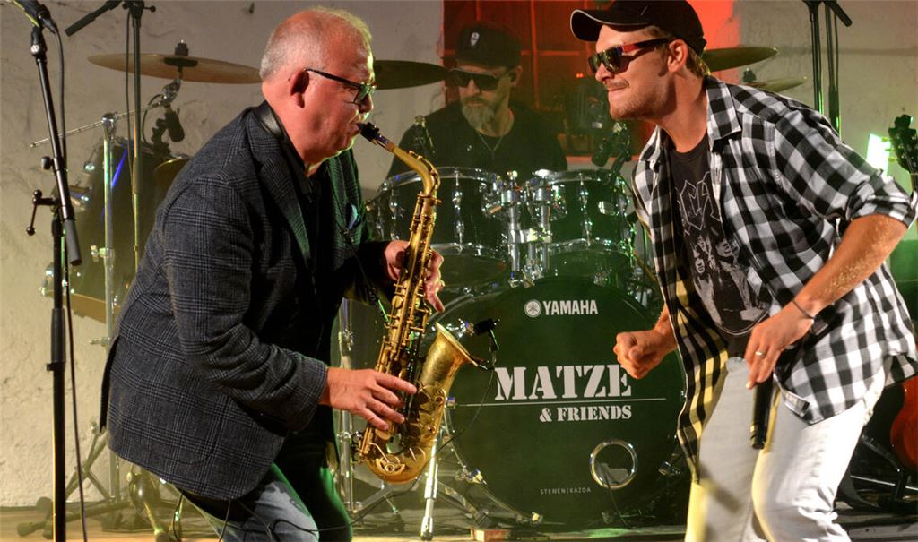 Matze Gutstein und seine musikalischen Freunde sind die Headliner bei Rock am Bach in Illingen. Fotos: Stahlfeld