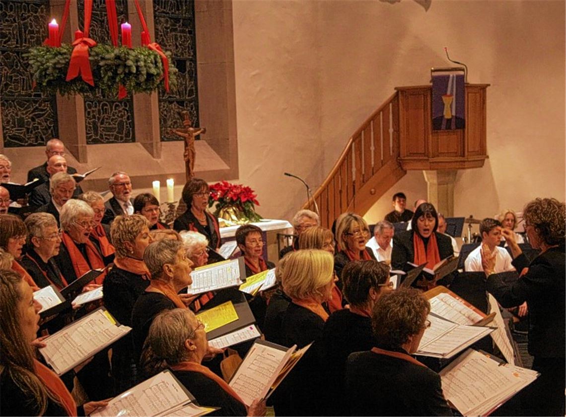 Mauritiuschor und Posaunenchor füllen mit ihrem Konzert die Wiernsheimer Kirche. Foto: Rieger