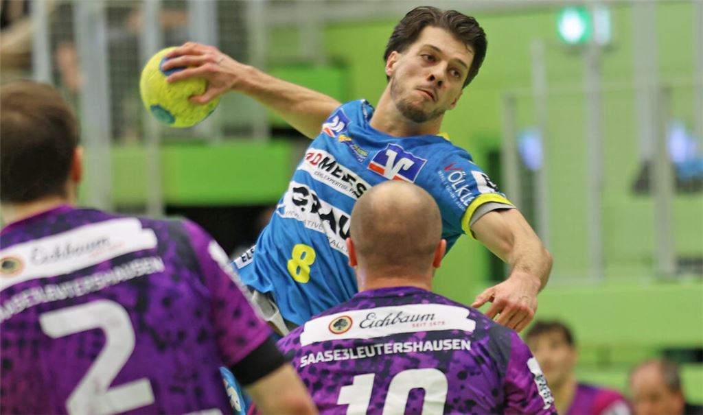 Max Bröhl steuert drei Treffer zum 29:24-Sieg gegen Saase3-Leutershausen bei. Fotos. Jürgen Müller