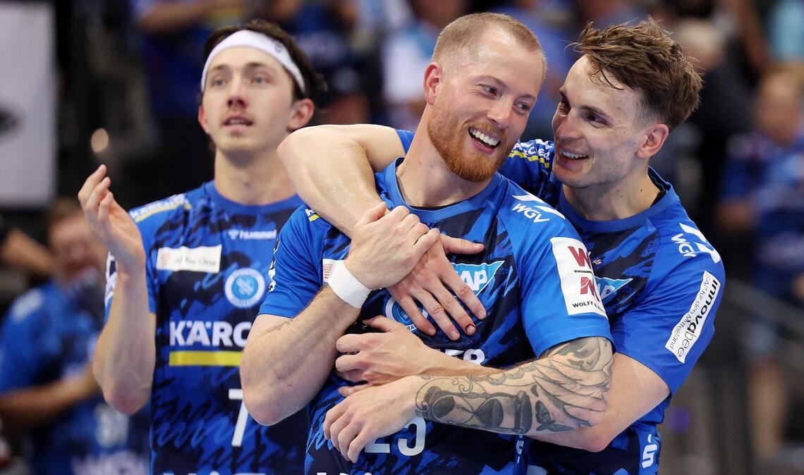 Max Häfner (re.) freut sich mit Patrick Zieker.