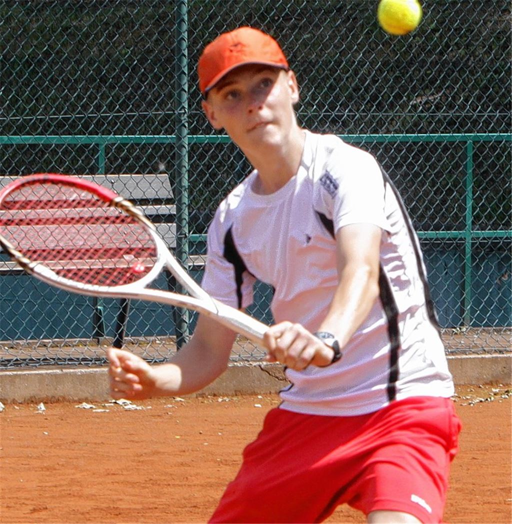 Max Odwody spielt für den TC Ötisheim in der Herren-Bezirksklasse 2 und in der U18-Bezirksoberliga. In Letzterer wird der Klassenerhalt ganz schwer.  Archivfoto: Eigner