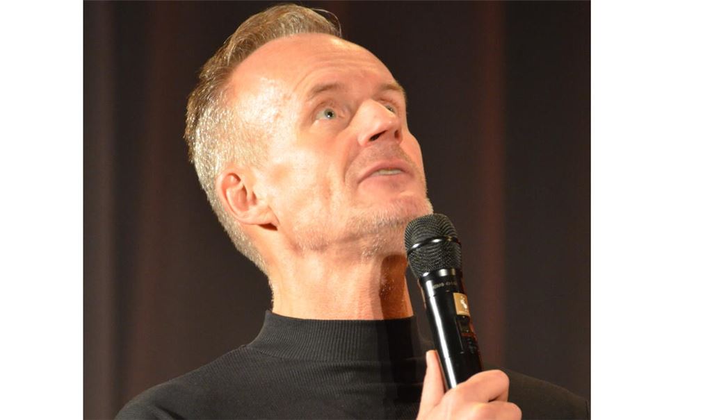 Max Uthoff geht mit seinem Publikum auch dorthin, wo’s wehtut. Foto: Bischoff-Krappel