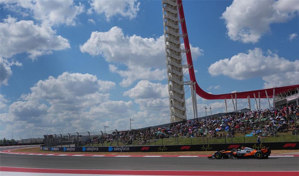 Max Verstappen rast zur Pole.