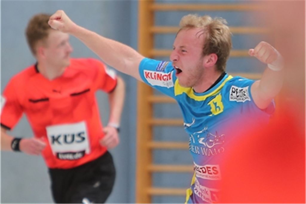Max Volkmann von der SG-A-Jugend jubelt im Spiel gegen den TV Gelnhausen.Foto: Rubner