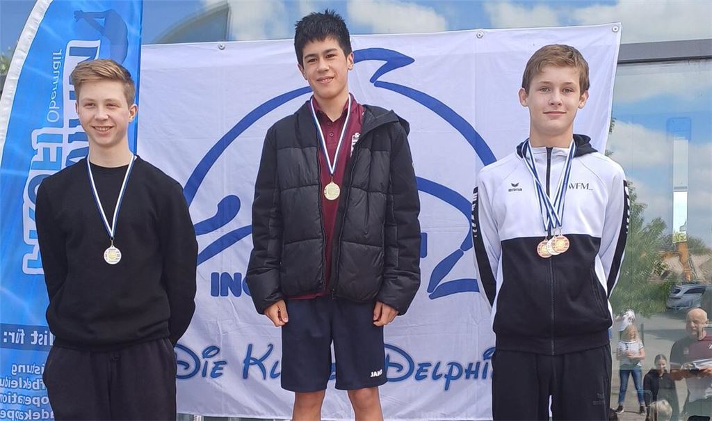 Maximilian Fochtner (li.) freut sich über den Vizemeistertitel.