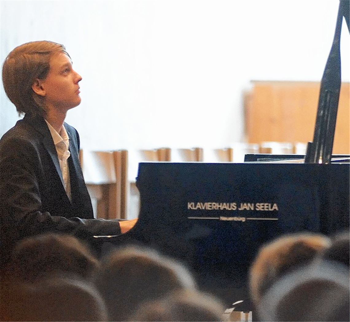 Maximilian Schairer (li.) und Simon Wallinger erweisen sich nicht nur als technisch ausgereifte Pianisten, sondern überzeugen auch mit ihrer Gestaltungskraft.