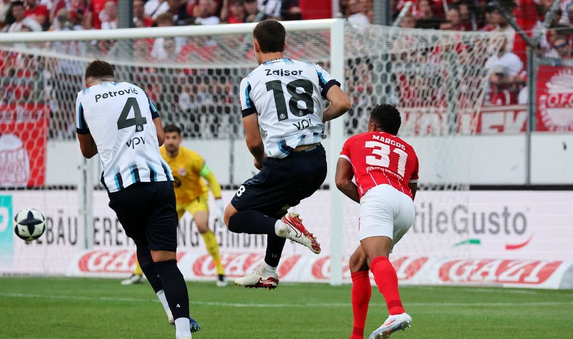 Maximilian Zaiser fällt weiter aus Maximilian Zaiser trifft gegen den OFC zum 1:0, wenig später musste der Mittelfeldstratege verletzt raus.