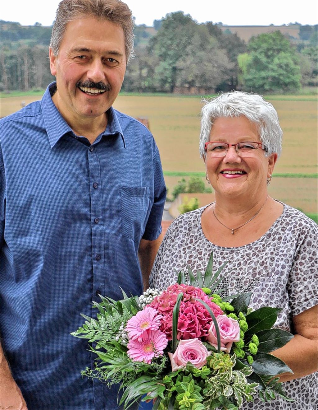 Illingerin freut sich über Blumengruß