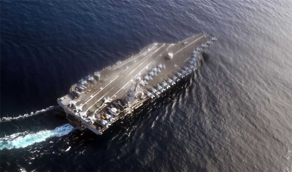 Medienberichten zufolge soll der Flugzeugträger "U.S.S. Gerald R. Ford" die militärische Präsenz der USA im Nahen Osten verstärken. (Archivbild)