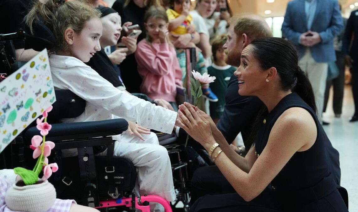 Meghan und Harry besuchten Patienten einer Kinderklinik und deren Angehörige.