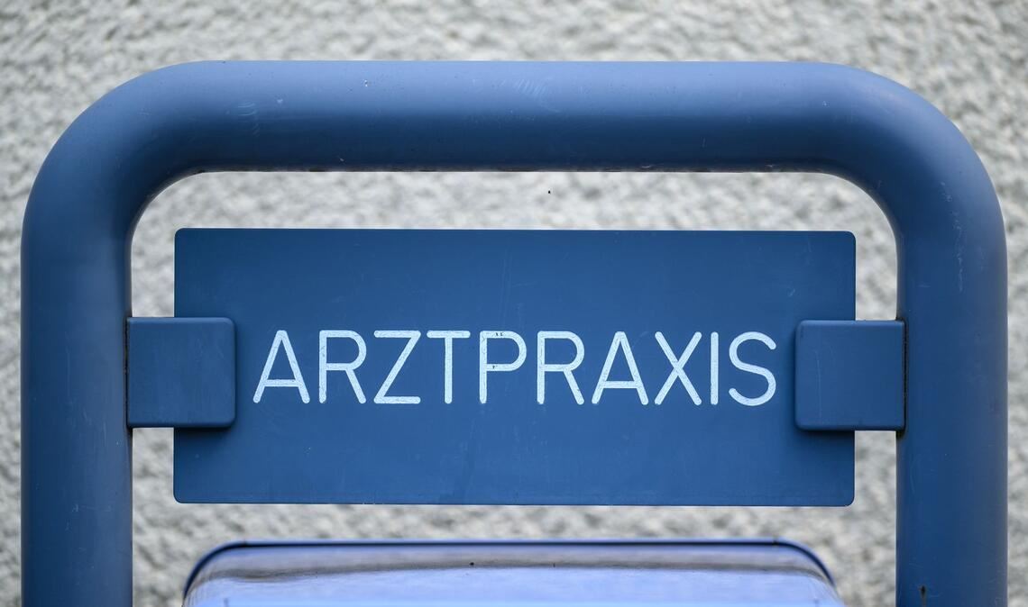 Mehr Ärztinnen und Ärzte wollen Teilzeit arbeiten. (Archivbild)