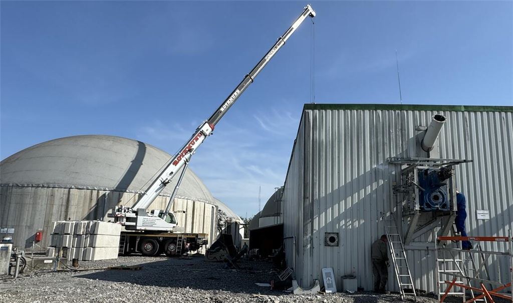 Mehr Pferde- und Rindermist und weg vom Mais: Biogasanlage spielt eine wichtige Rolle für die Zukunftsplanung. Neben den Annahmedosierern wird auch der Gärbehälter saniert.