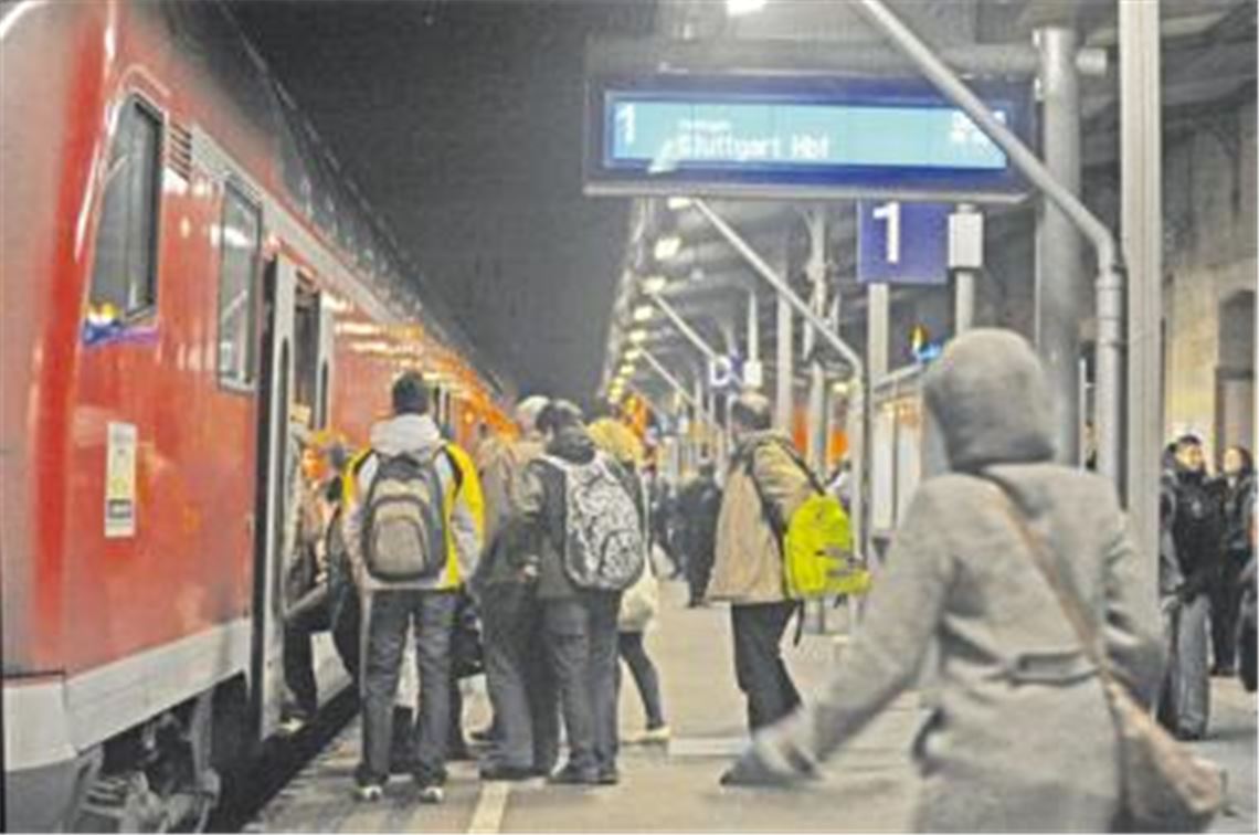 Mehr Platz für Bahnreisende: Die Züge in Richtung Stuttgart und Karlsruhe erhalten einen fünften Wagen. Archivfoto: Fotomoment