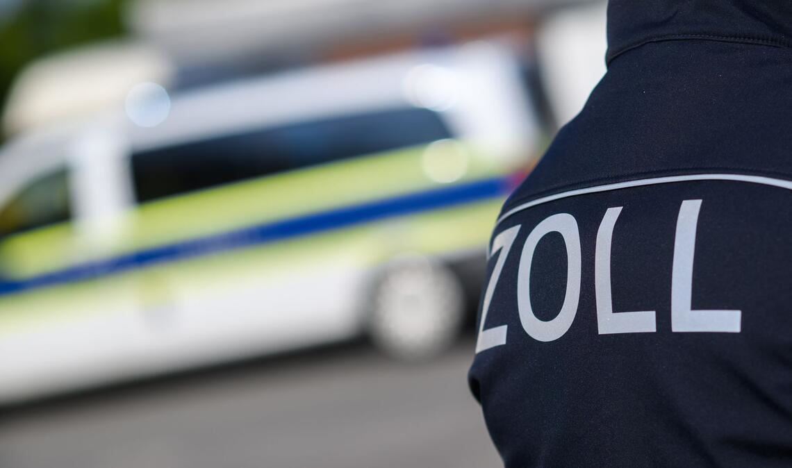 Mehr als 200 Beamte waren im Einsatz bei einer großangelegten Durchsuchungsaktion. (Symbolbild)