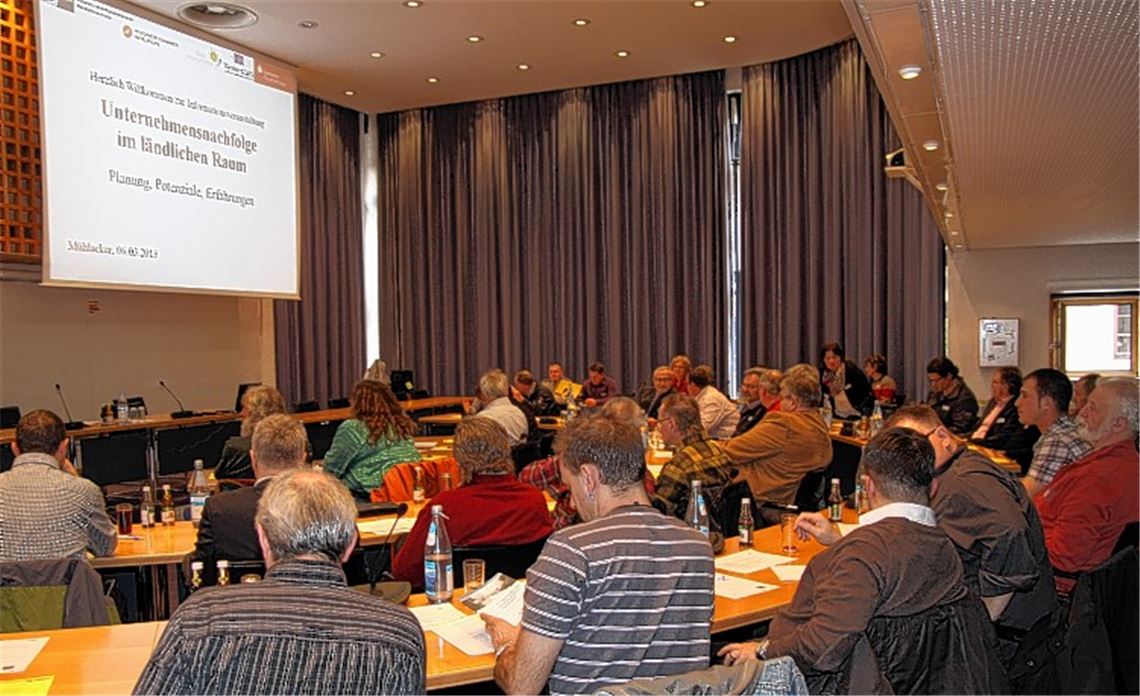 Mehr als 50 Teilnehmer lassen sich zum Thema Unternehmensnachfolge informieren. 