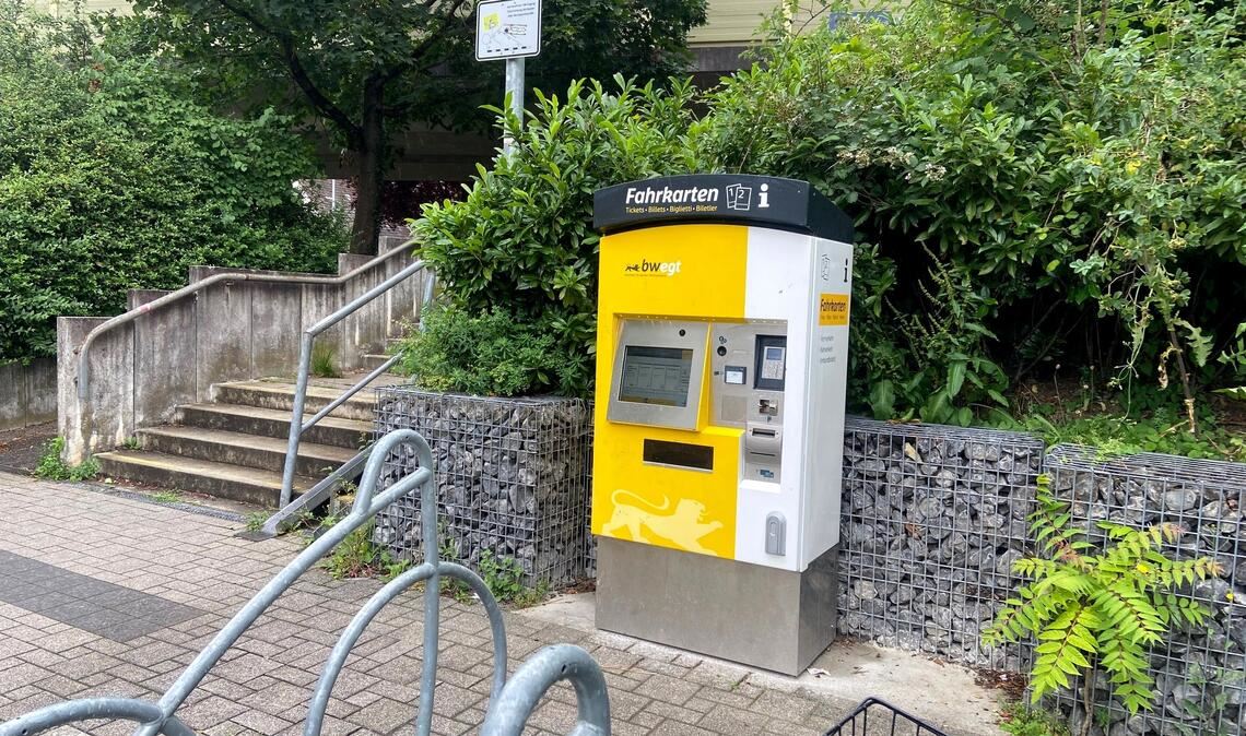 Mehr soziale Kontrolle: Neuer Automat für Bahn-Fahrkarten hat einen neuen Standort. Foto: Stahlfeld