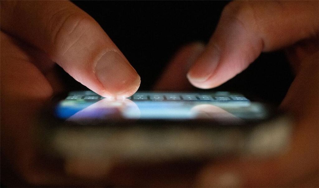 Mehrere Apps und Anbieter nutzen die Ausnahme von den europäischen Datenschutzregeln, etwa Microsoft, LinkedIn oder Google. (Symbolbild)