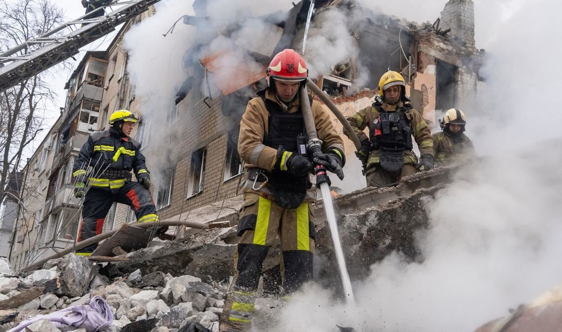 Mehrere Bewohner eines Hauses in Charkiw sind durch einen russischen Raketenangriff getötet worden.