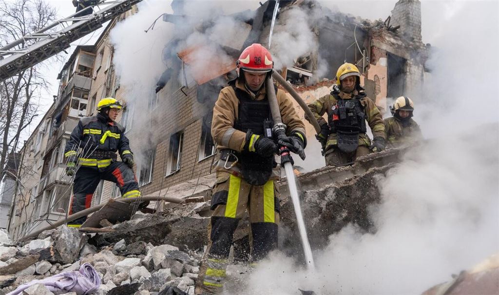 Mehrere Bewohner eines Hauses in Charkiw sind durch einen russischen Raketenangriff getötet worden.