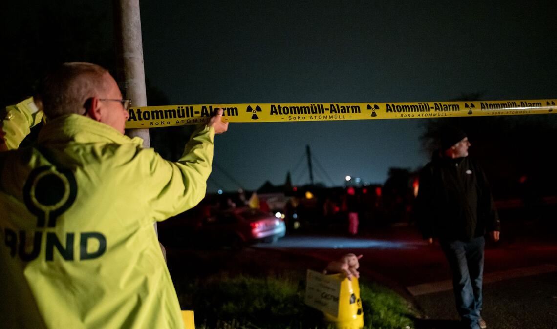 Mehrere Mahnwachen formierten sich entlang der Castor-Strecke.