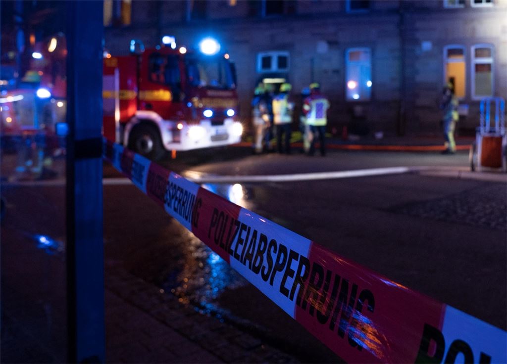 Mehrere Menschen wurden bei einem Brand in der Asylbewerberunterkunft beim Bahnhof verletzt. Die Polizei ermittelt.Archivfoto: Recken