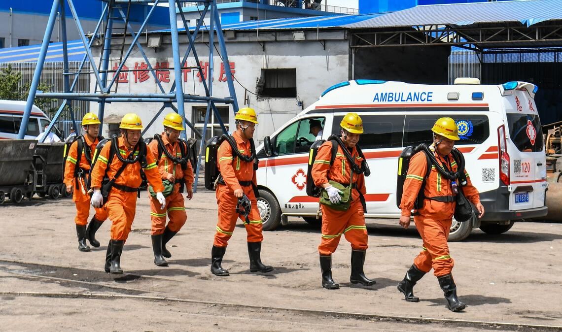 Mehrere hundert Rettungskräfte sind nach wie vor im Einsatz.
