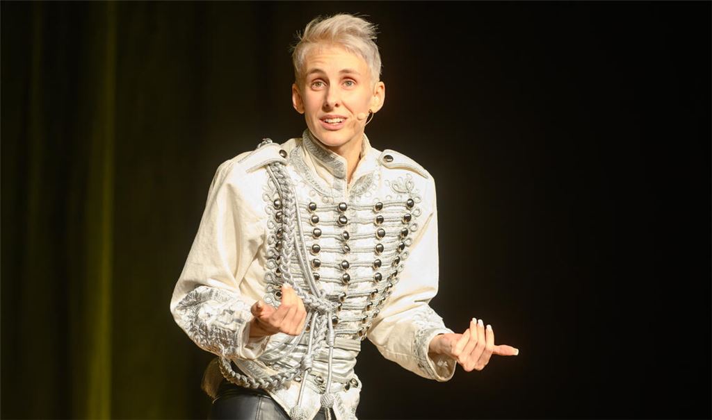 Meisterin der gezielten Provokation: Kabarettistin Lisa Eckhart. Foto: Frommer