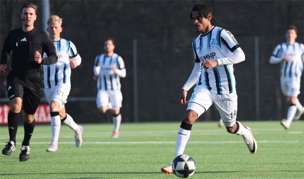 Melkamu Frauendorf erzielte  als linker Schienenspieler in Nürnberg zwei Tore für die Stuttgarter Kickers.