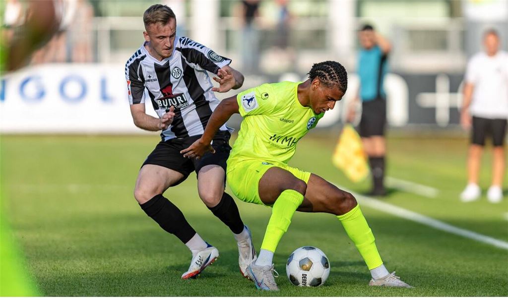 Melkamu Frauendorf (rechts) und die Kickers kämpften sich in die nächste Runde.