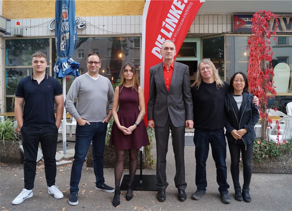 Meltem Çelik (Dritte v.li.) und ihre Unterstützer haben sich mehr erhofft. Foto: Czop